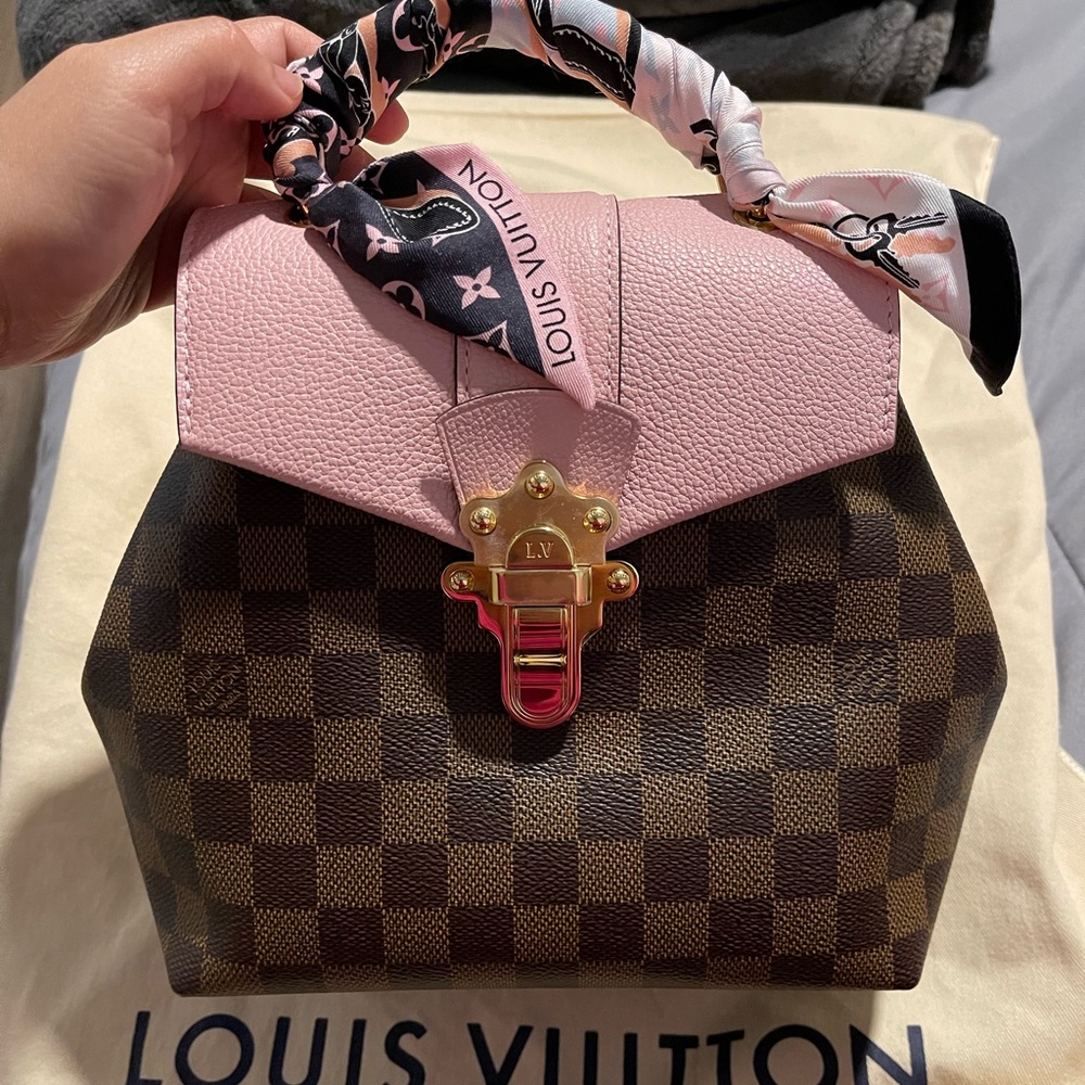 Louis Vuitton - Picture 1 of 11